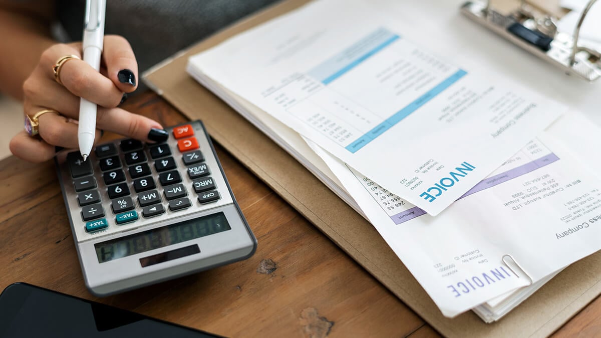 The Strategic Role of Invoice Factoring in Sustaining Small Business Liquidity and Cash Flow Management