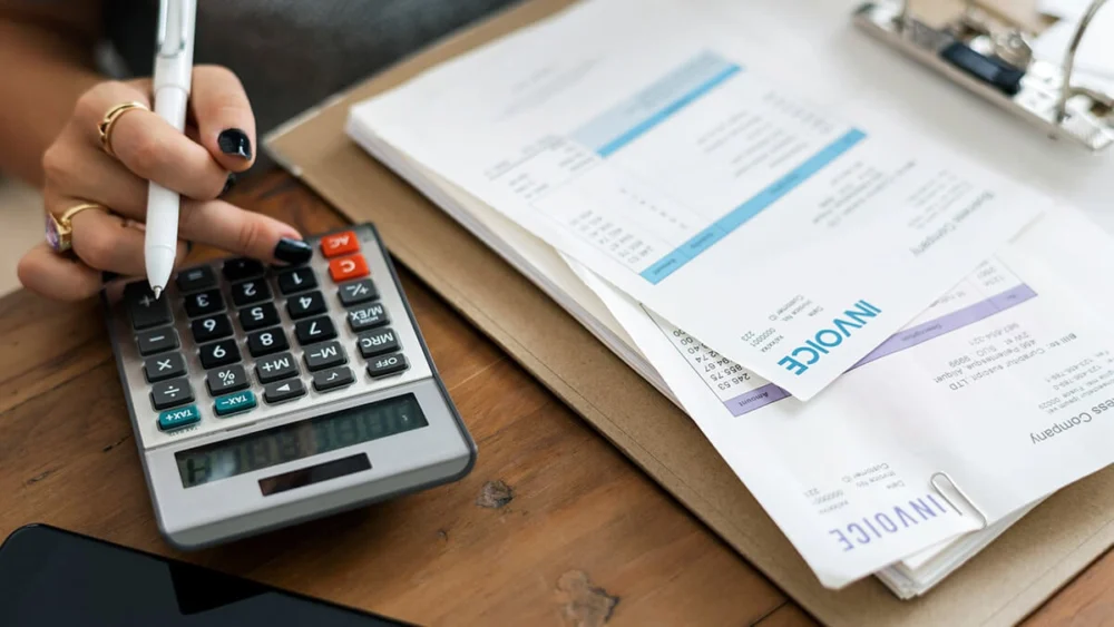 The Strategic Role of Invoice Factoring in Sustaining Small Business Liquidity and Cash Flow Management