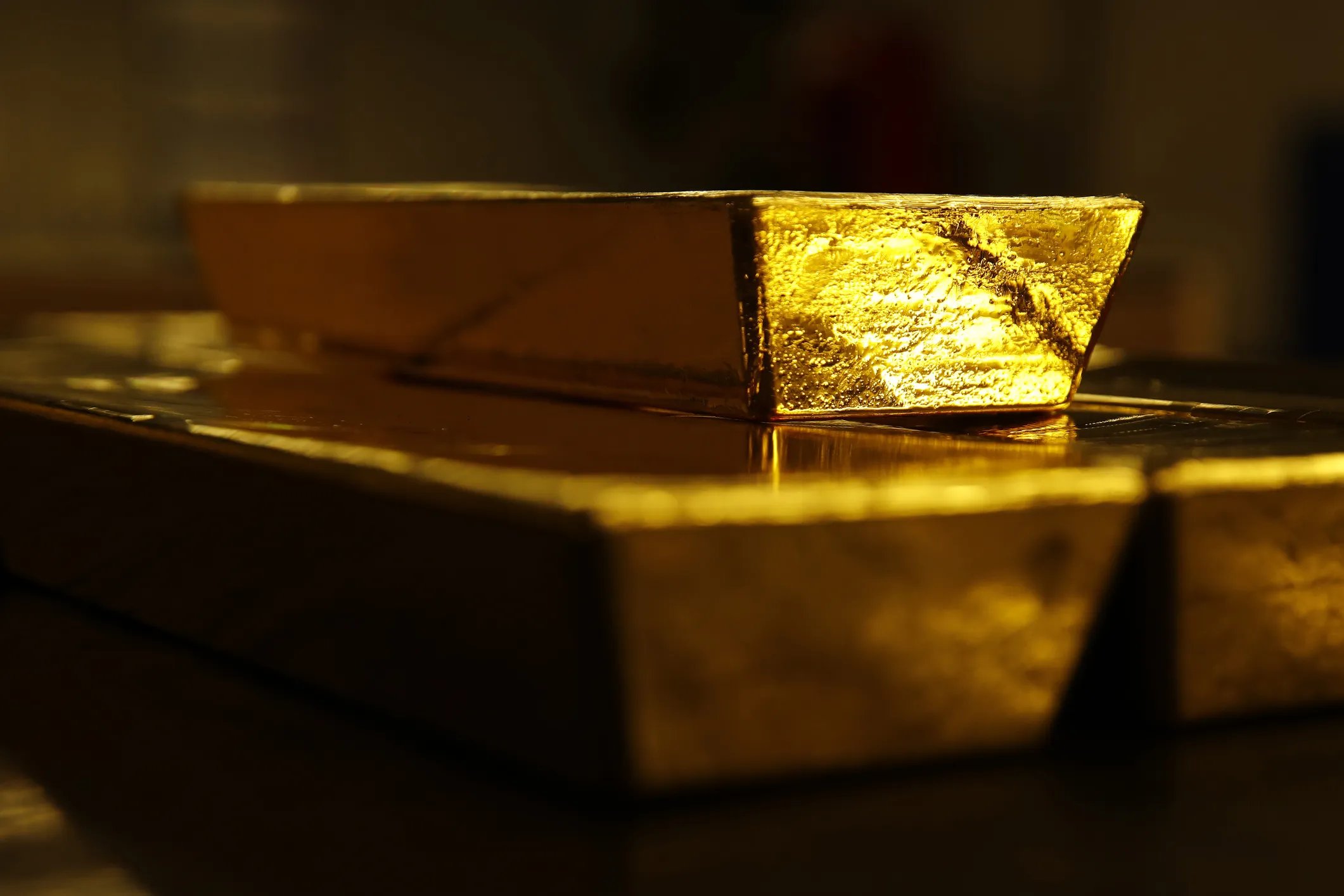 Enhancing Retirement Portfolios with Gold: Strategic Insights for Investors Over 50 Amidst Economic Shifts