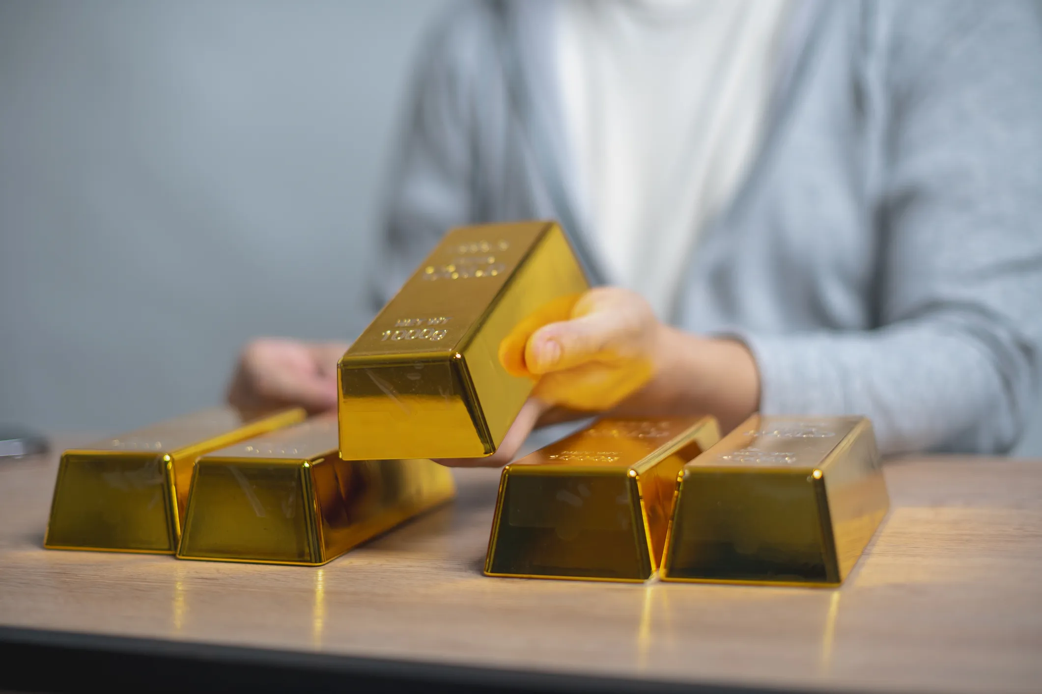 Federal Reserve Holds Rates Steady: Navigating Gold Investment Amidst Anticipated Cuts