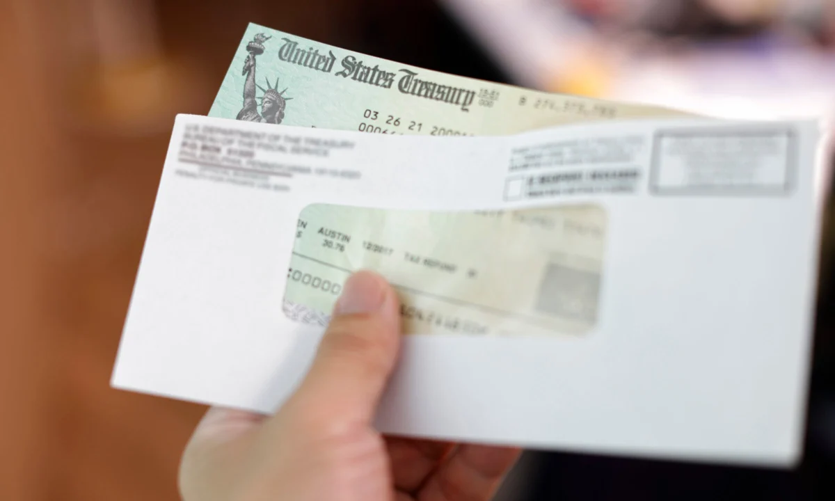 IRS Refund Delays Affect Over 800,000 Taxpayers Due to Missing Direct Deposit Information