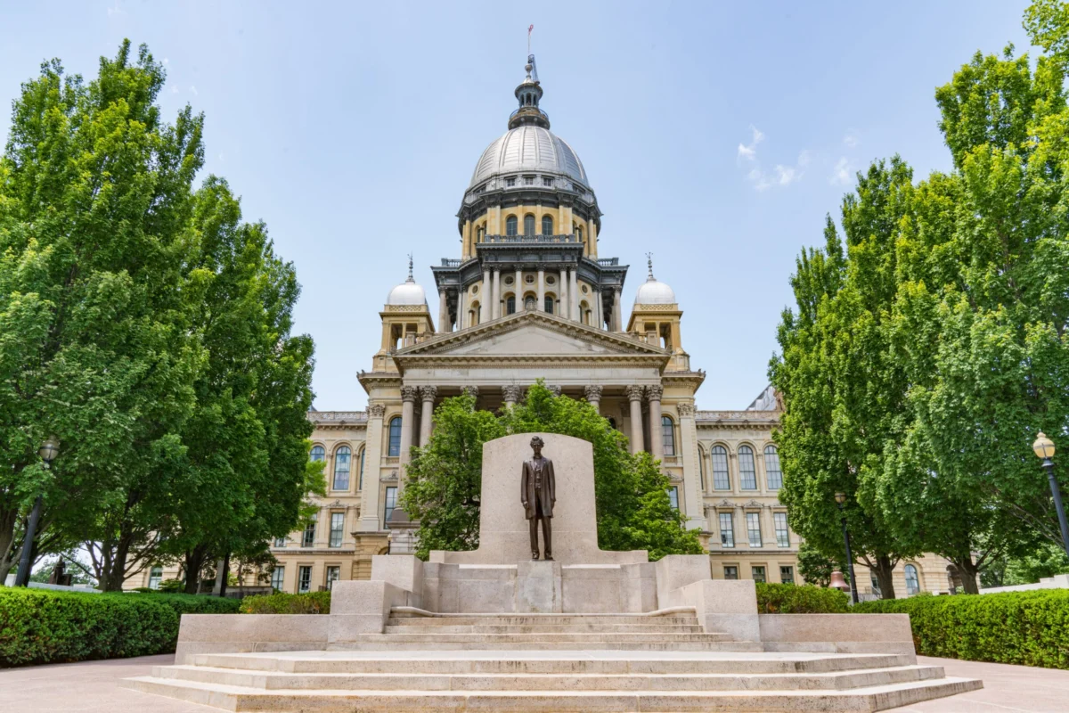 Illinois Weighs Constitutional Surtax Amidst Warnings of Economic Damage and Outmigration Risk
