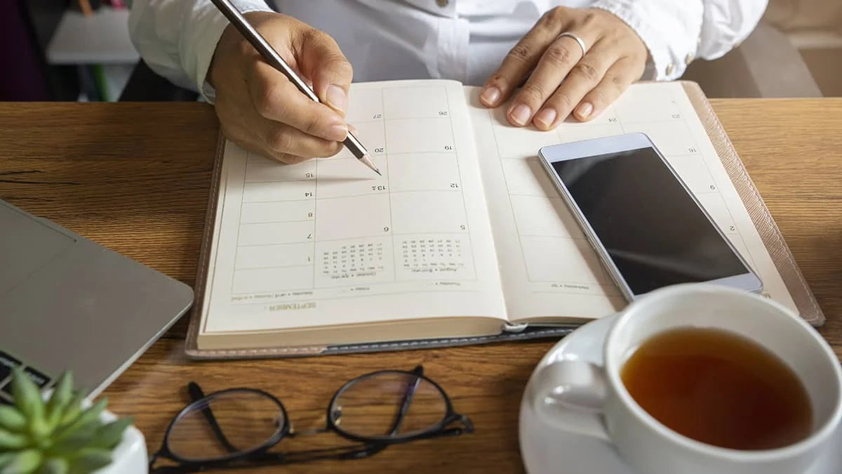 What Happens If Payday Falls on a Bank Holiday: A Guide to Payroll Management and Employee Financial Stability