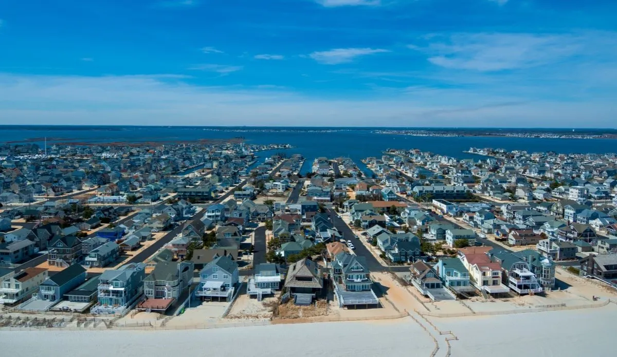 Housing Market Dynamics Shift Amidst Rising Mortgage Rates and Shifting Economic Indicators