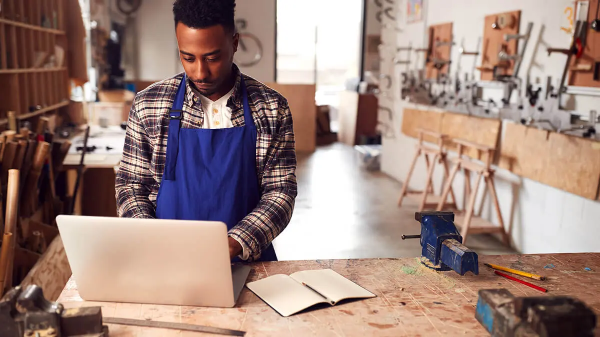 The Comprehensive Guide to Navigating Small Business Payroll Compliance and Management in 2024