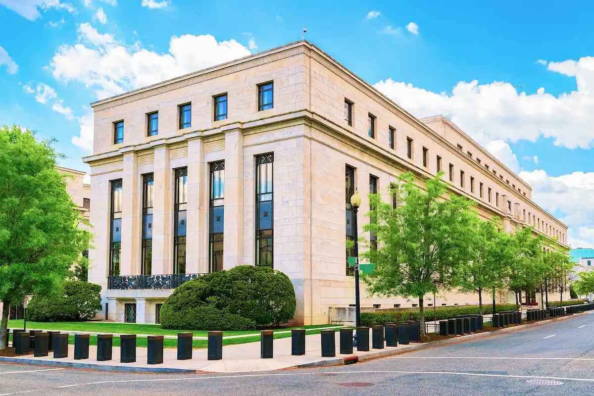 The Fed’s Interest Rate Hike: A Complex Equation for Bonds and Mortgages Amidst Global Uncertainty